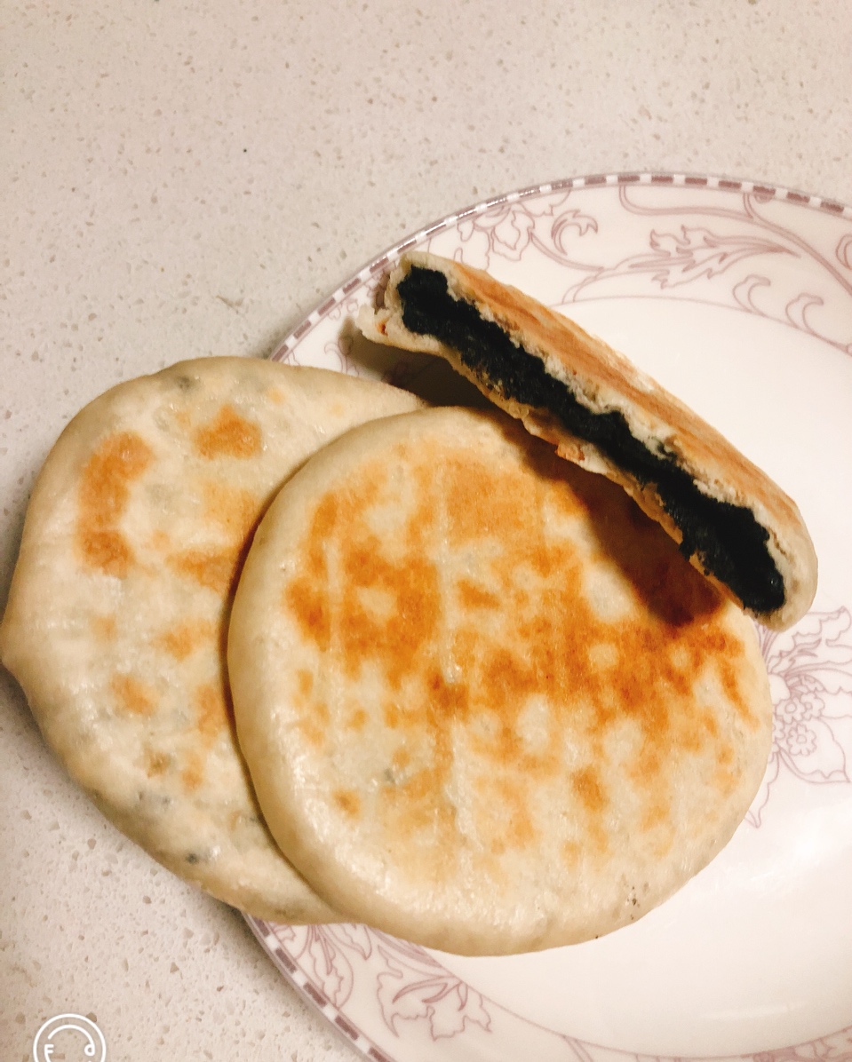 宣软蓬松的黑芝麻发面糖饼，附简单不用搅拌机的芝麻粉做法