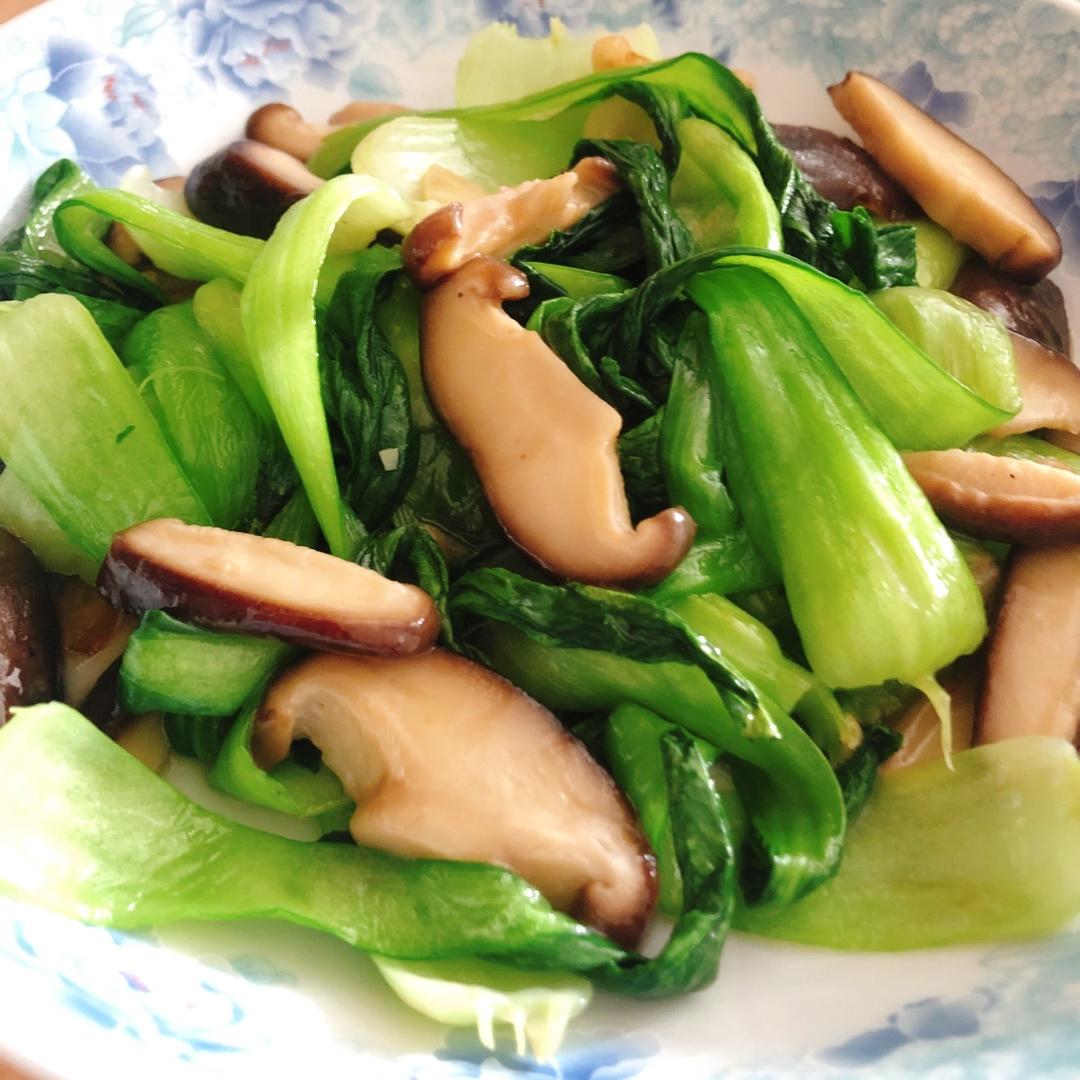 老丁的私房菜-香菇炒油菜