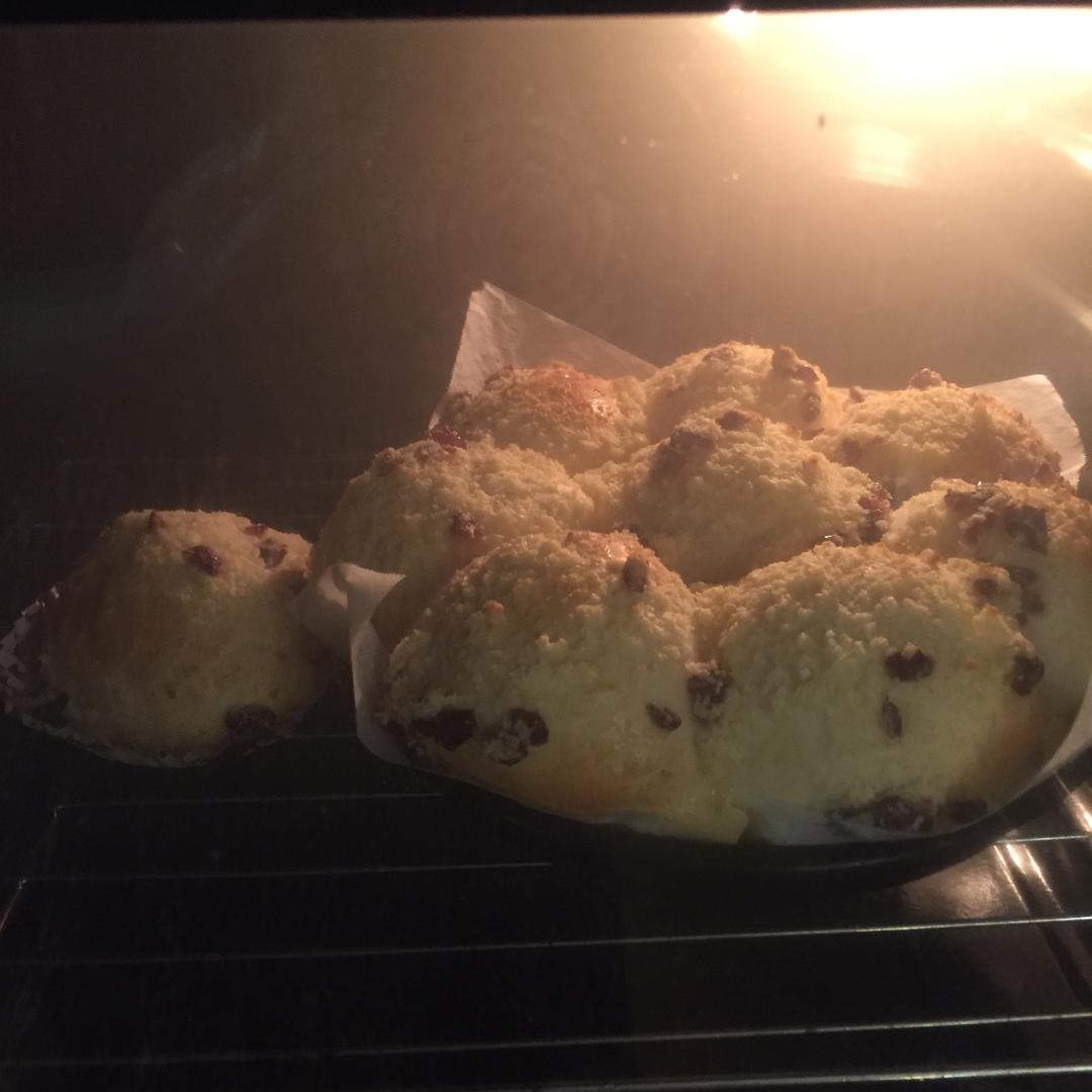 椰蓉蜜豆泡浆面包