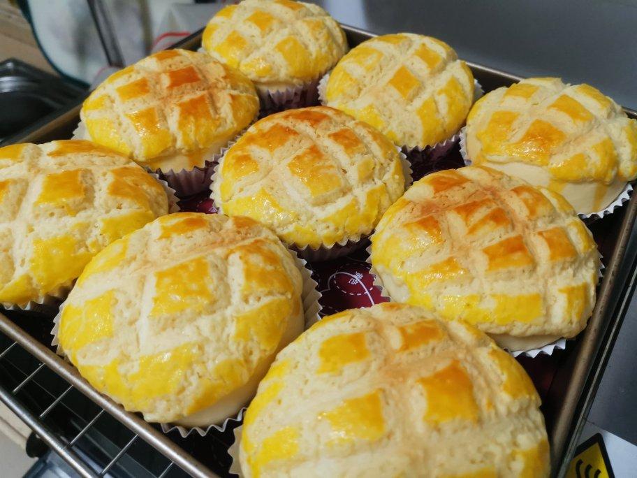 好吃到炸裂的港式菠萝包（附带制作酥皮的小视频）