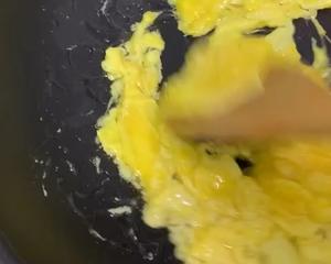 炒鸡蛋酱的做法 步骤2
