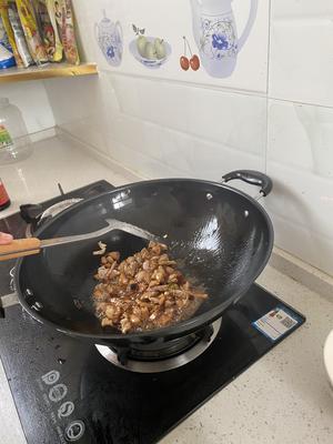 香菇青菜肉丝面的做法 步骤3