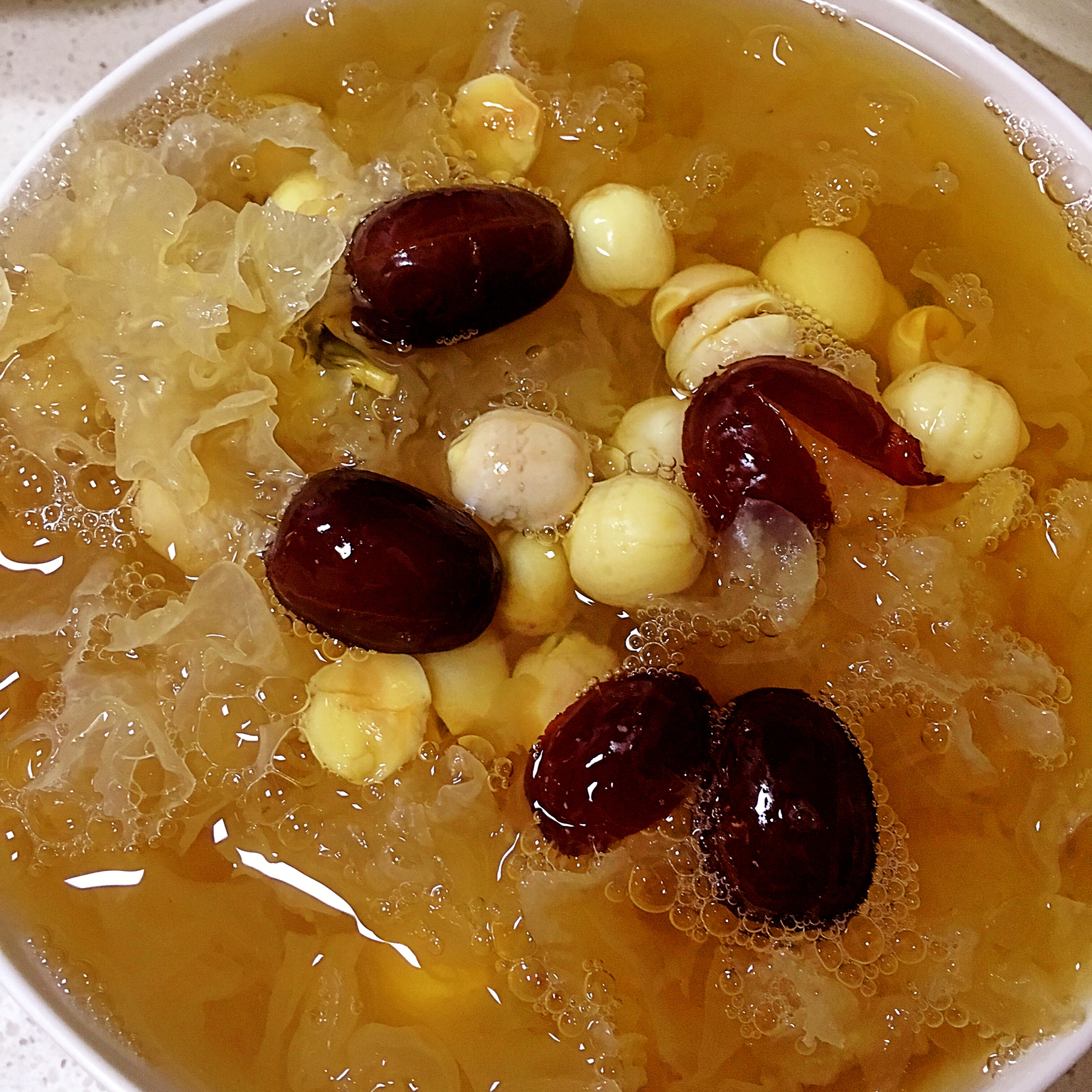 耳朵向东儿做的红枣银耳莲子羹