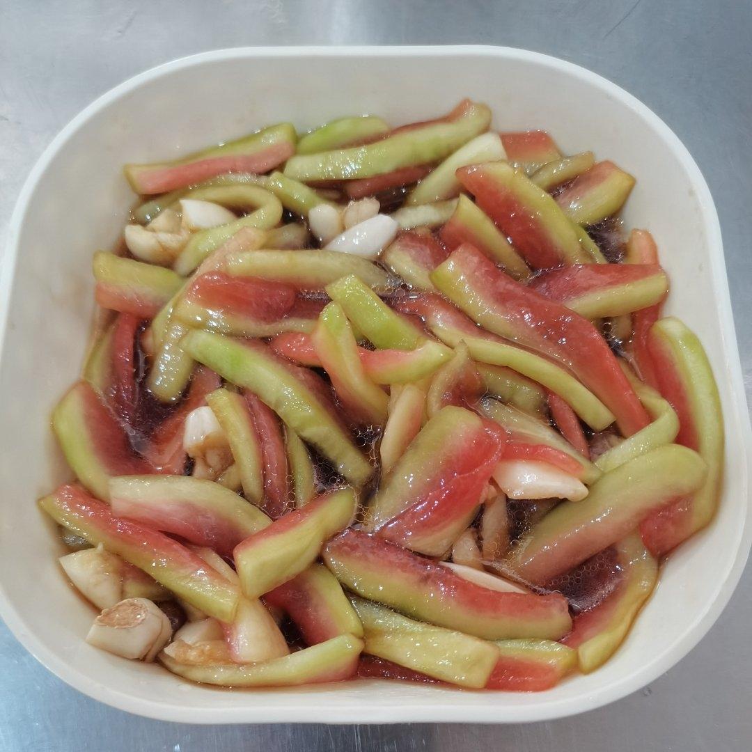 果然是来报恩的🍉酸爽脆口的凉拌西瓜皮也太好吃了吧！