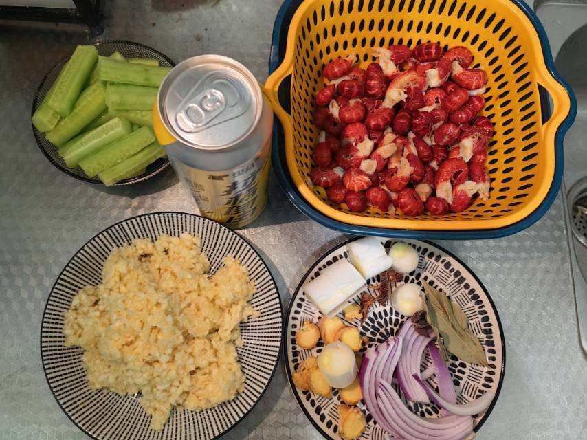 好吃到爆的蒜香小龙虾