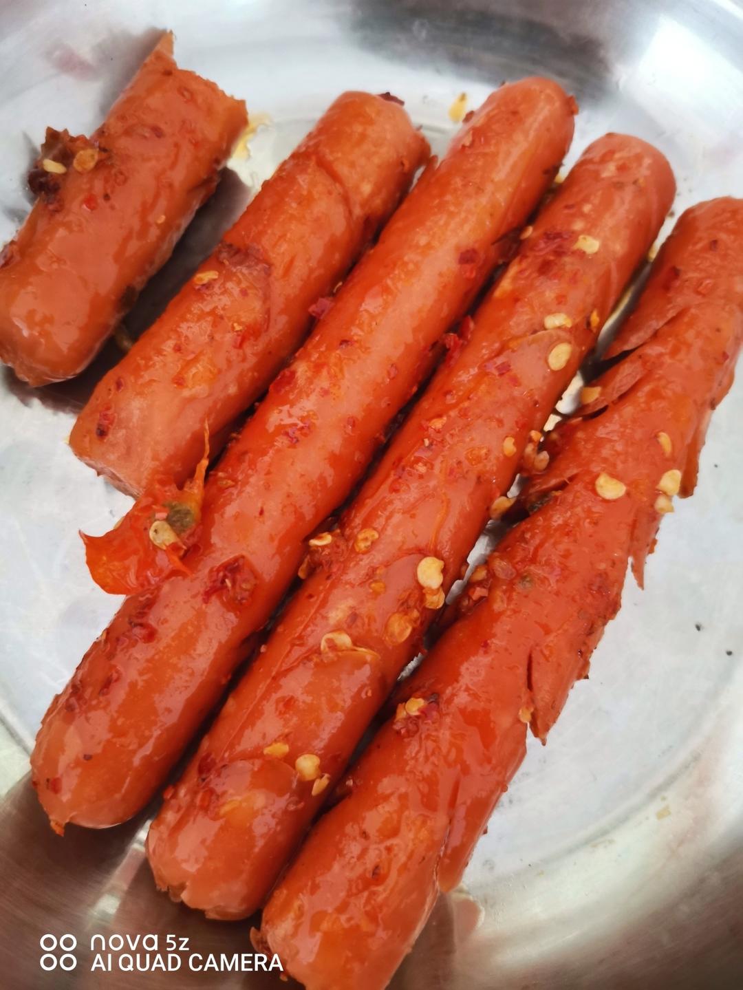 空气炸锅烤肠，肉肠/火腿肠/热狗--如果这算菜谱，应该没有更简单的菜谱了。如果有，请告诉我！