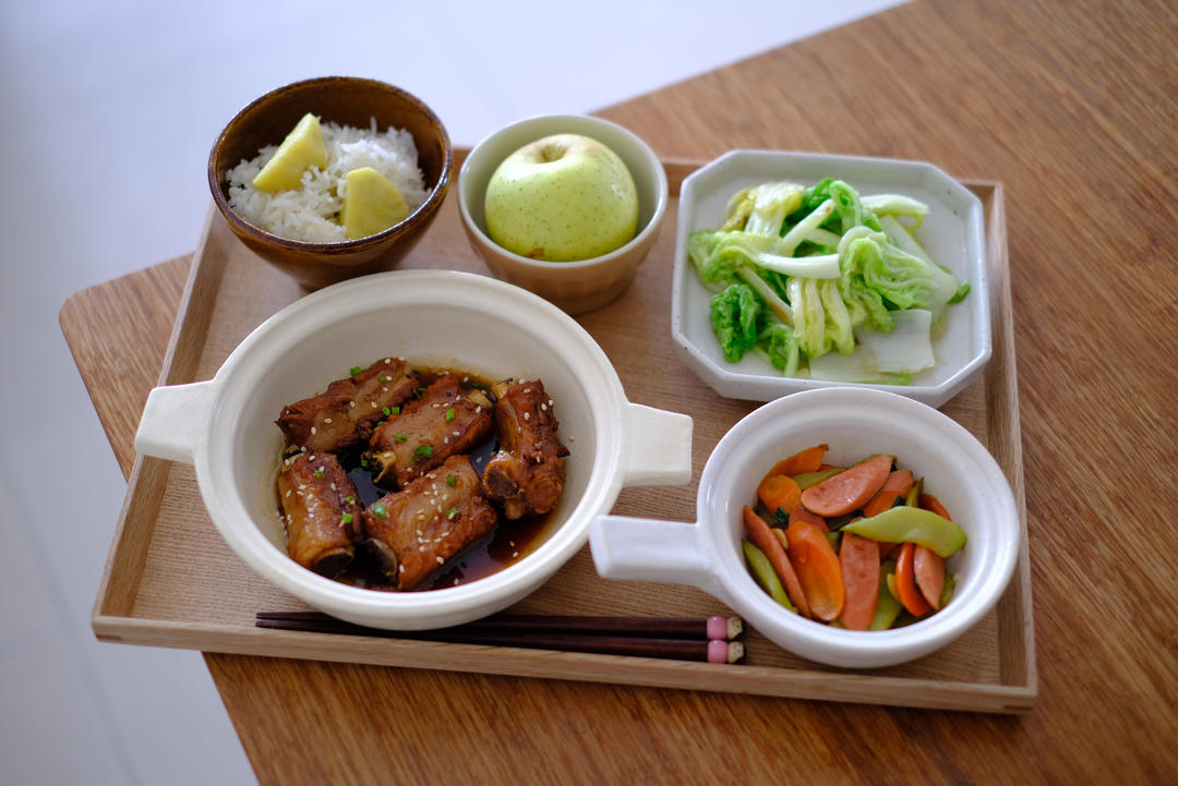 二年级小学生午餐