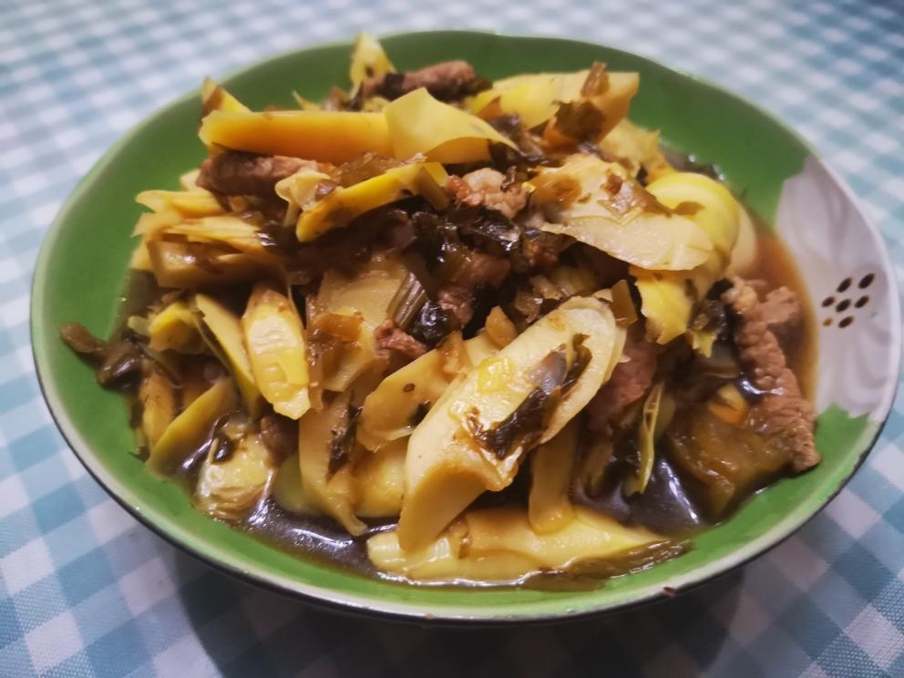 春笋烧肉丝（鲜嫩甜做法，汤汁泡饭吃两碗）