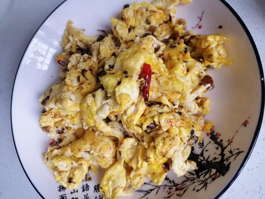 盐豆炒鸡蛋