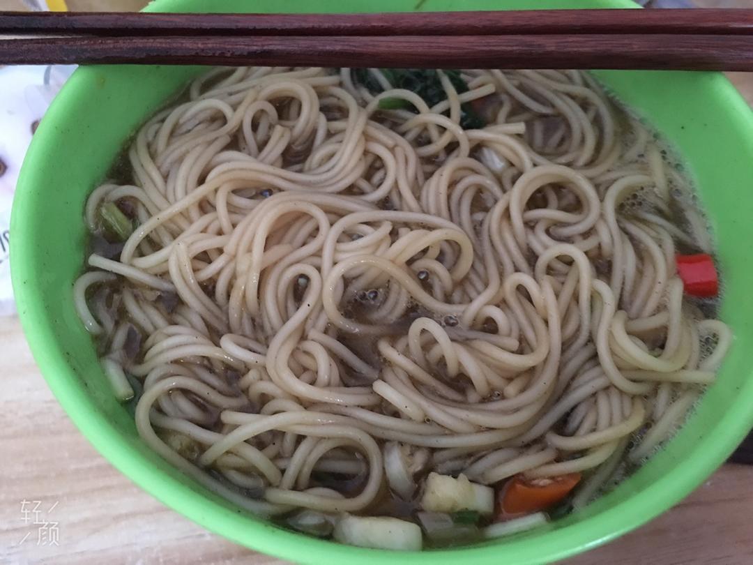 一碗热汤面