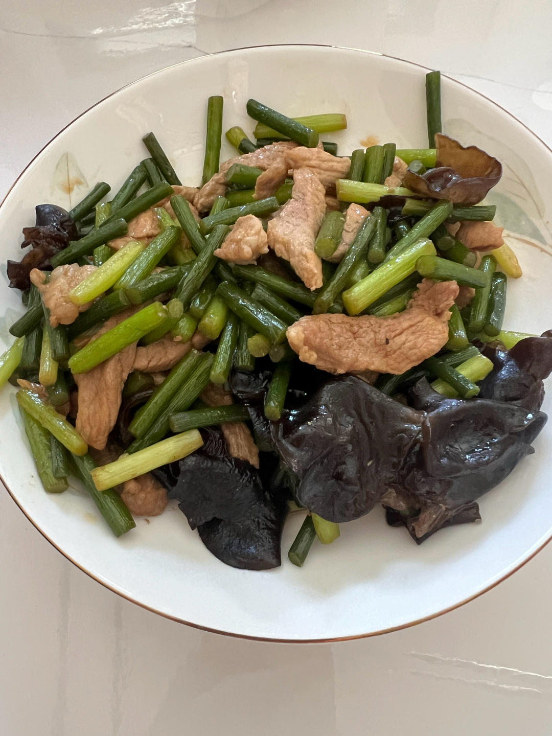 简单易做的下饭菜－蒜苔炒肉