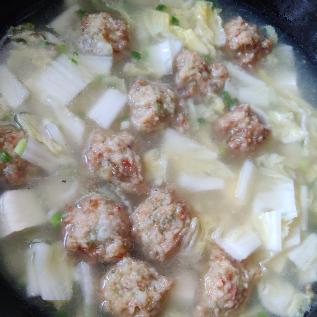 秘制白菜豆腐丸子汤