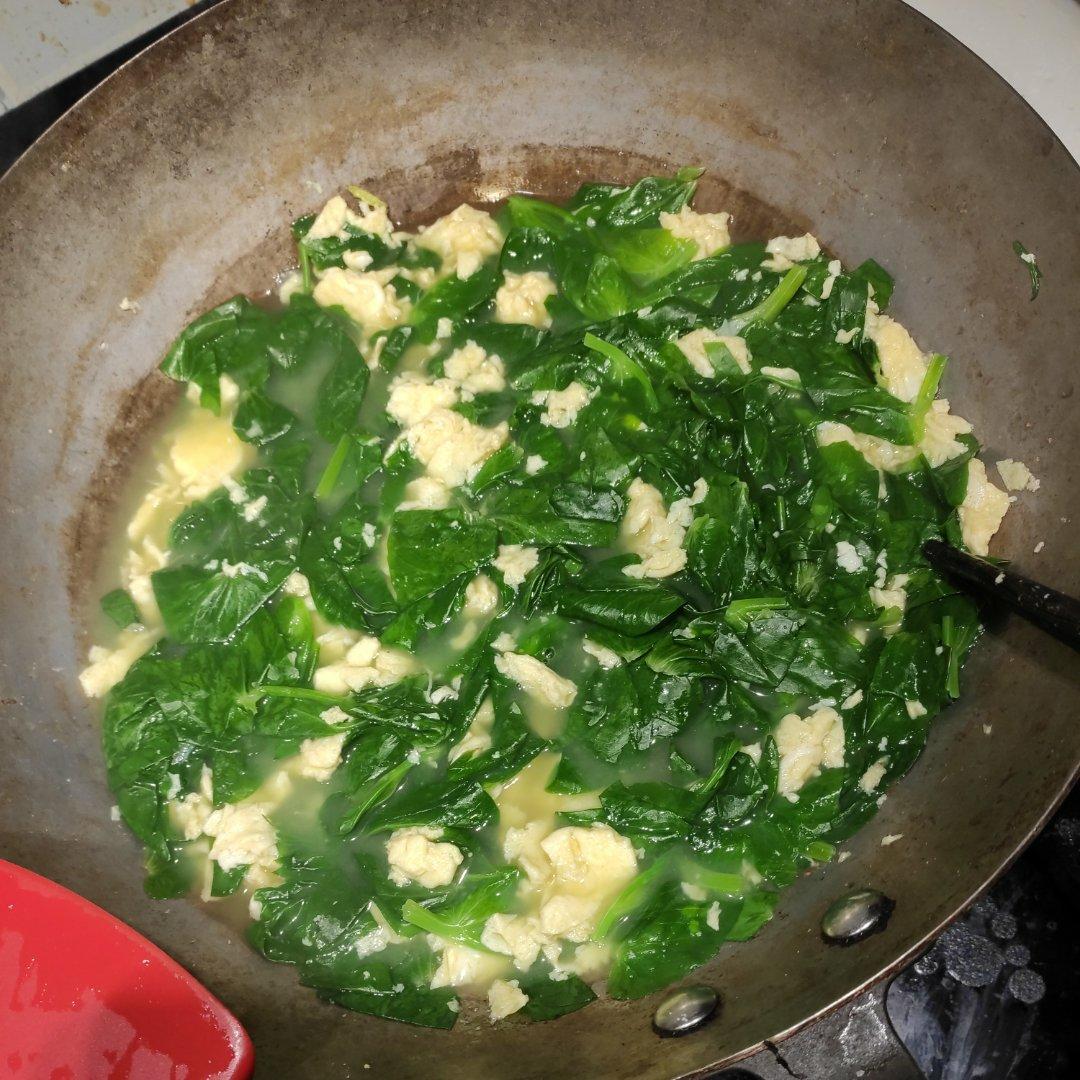 豌豆尖煎蛋汤