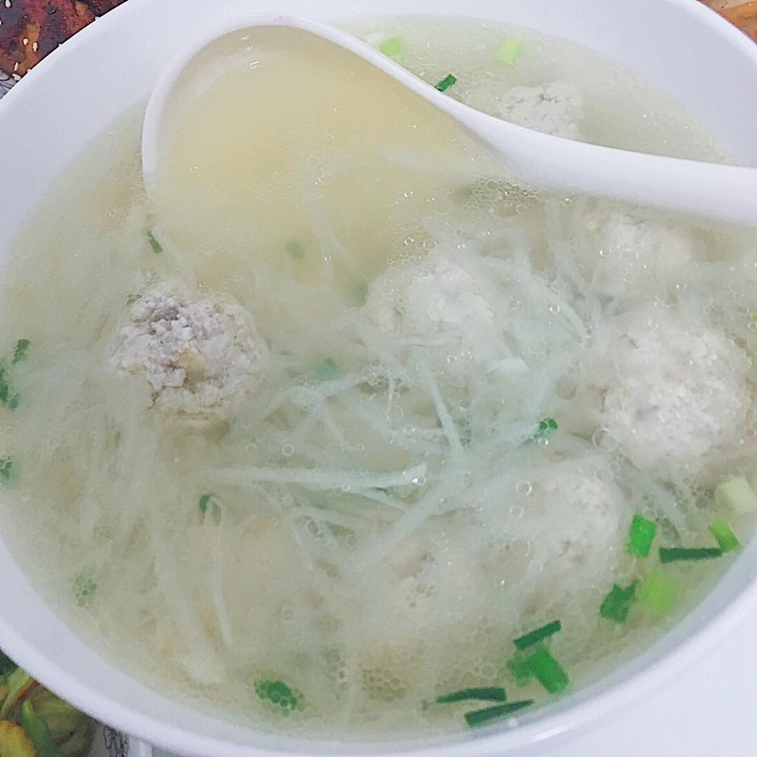 【10分钟系列】白萝卜豆腐圆子汤