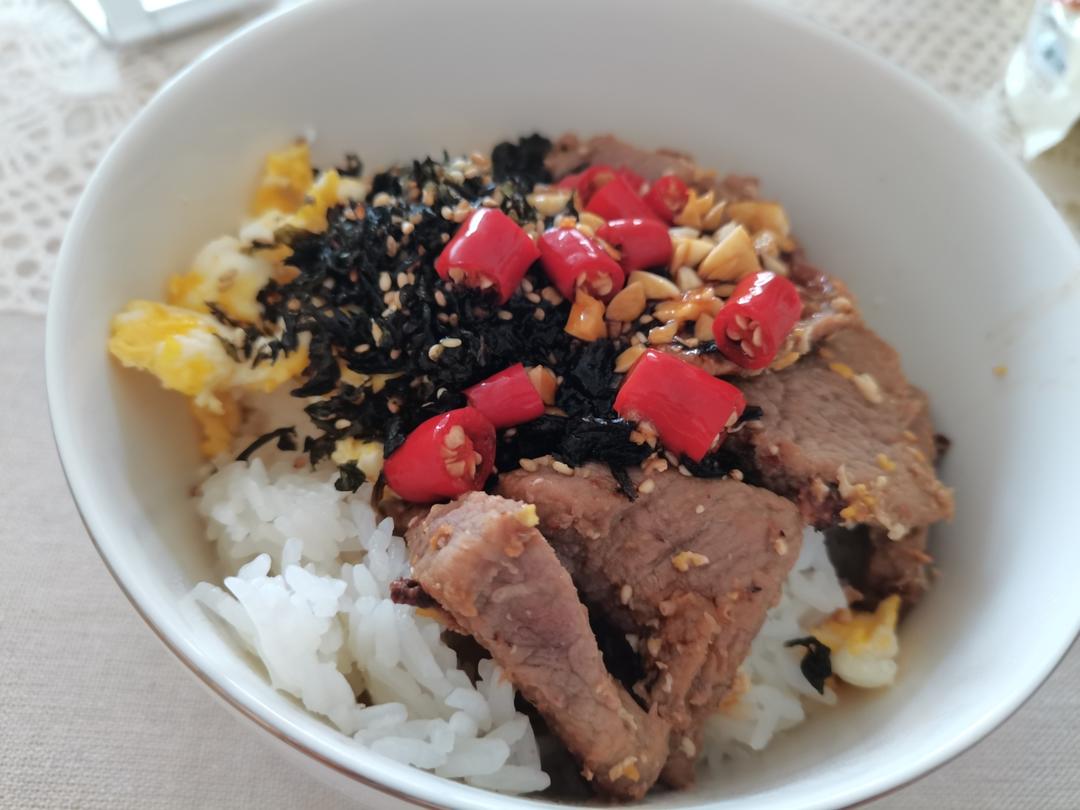 生菜牛肉拌饭