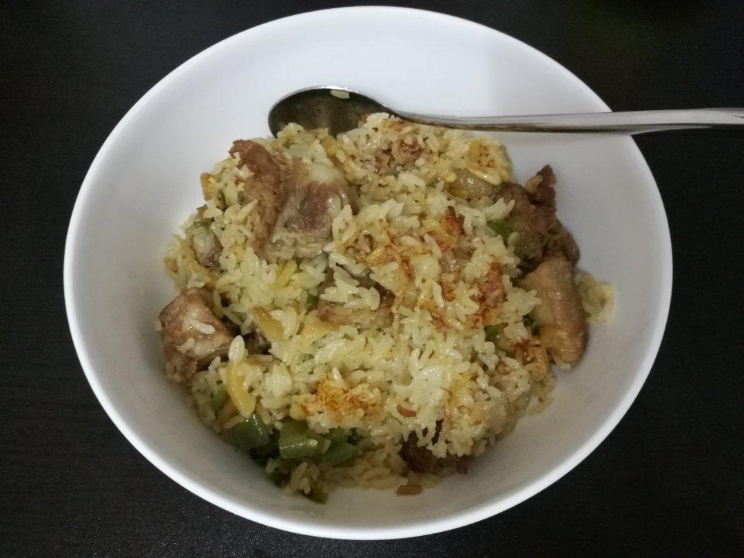 喷香排骨焖饭（爆好吃）