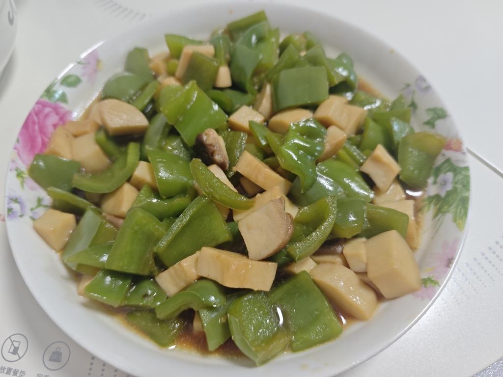 青椒素炒杏鲍菇