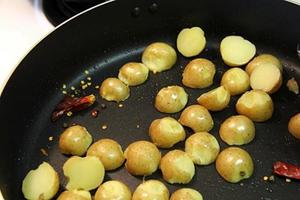 酱香小土豆的做法 步骤4