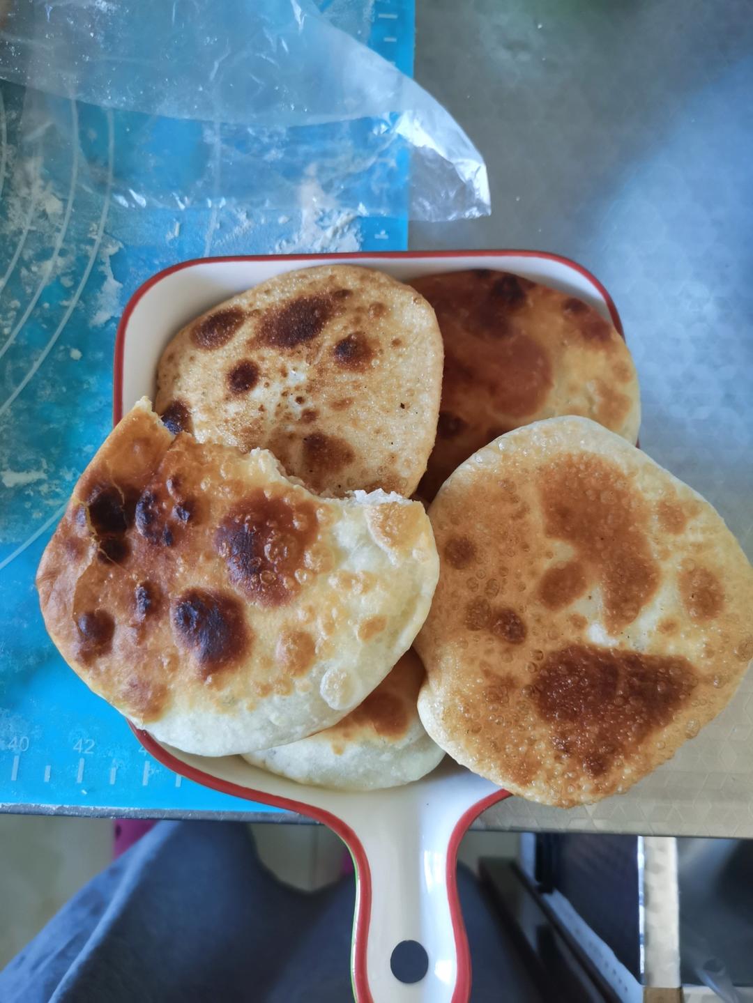 烫面小糖饼 柔软劲道 凉了也不硬 做法简单一看就会 附细节视频详解