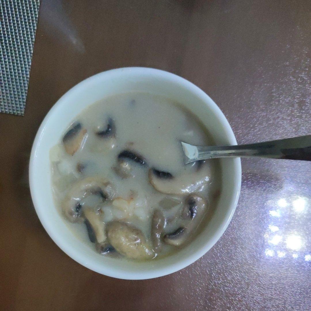 超惊艳奶油蘑菇汤(牛奶版本)