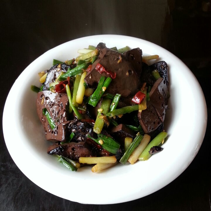 大蒜炒血豆腐