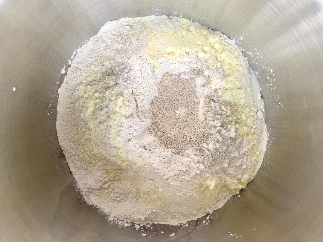 纯奶手撕吐司的做法 步骤1