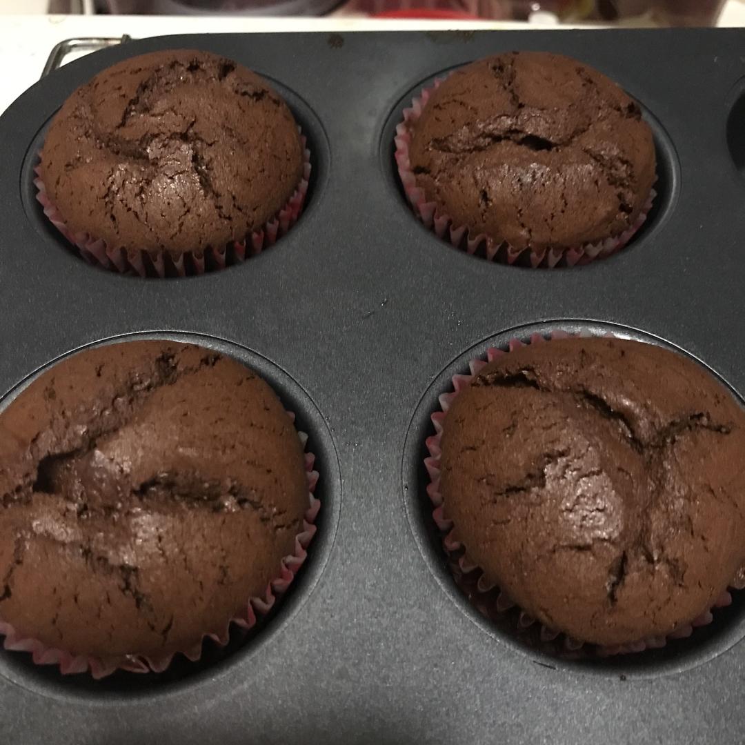 古典巧克力cupcake配马斯卡彭奶油霜