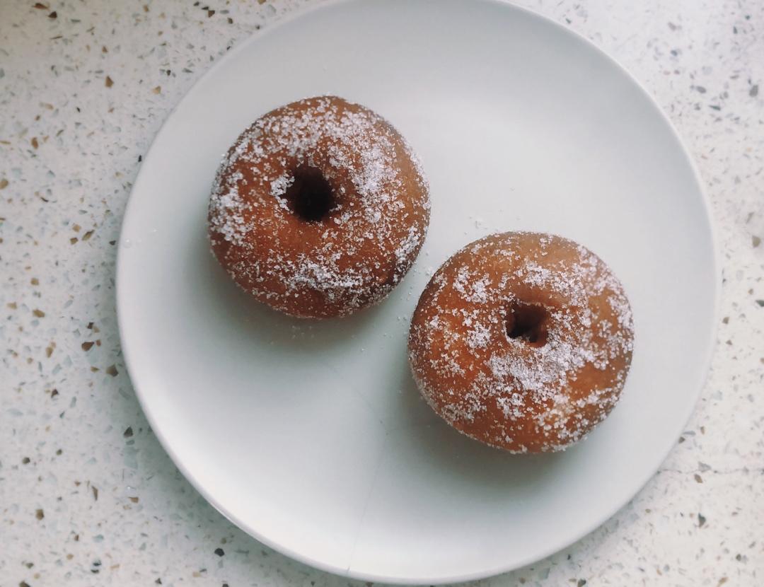 🍩超快手一小时低糖无需烤箱的甜甜圈（详细视频）