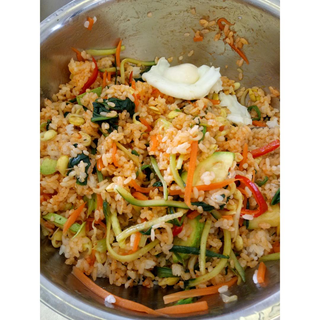 橄榄白小白做的韩式拌饭