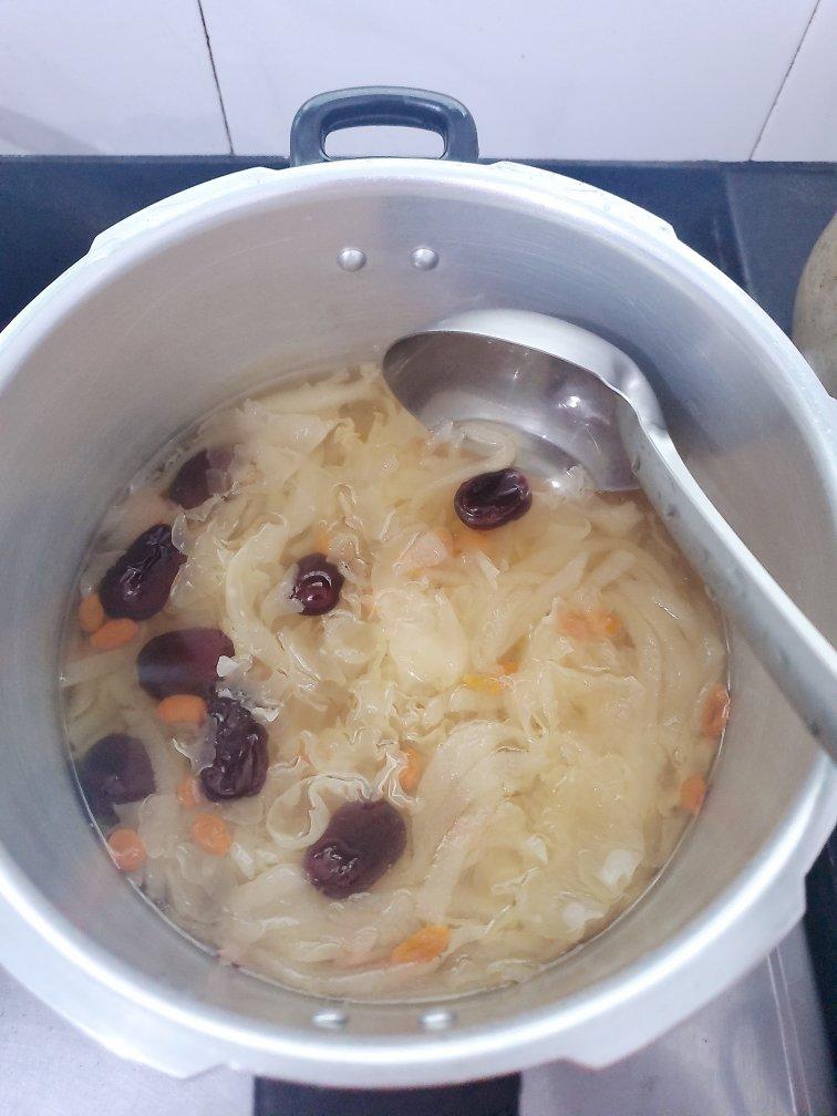 银耳羹