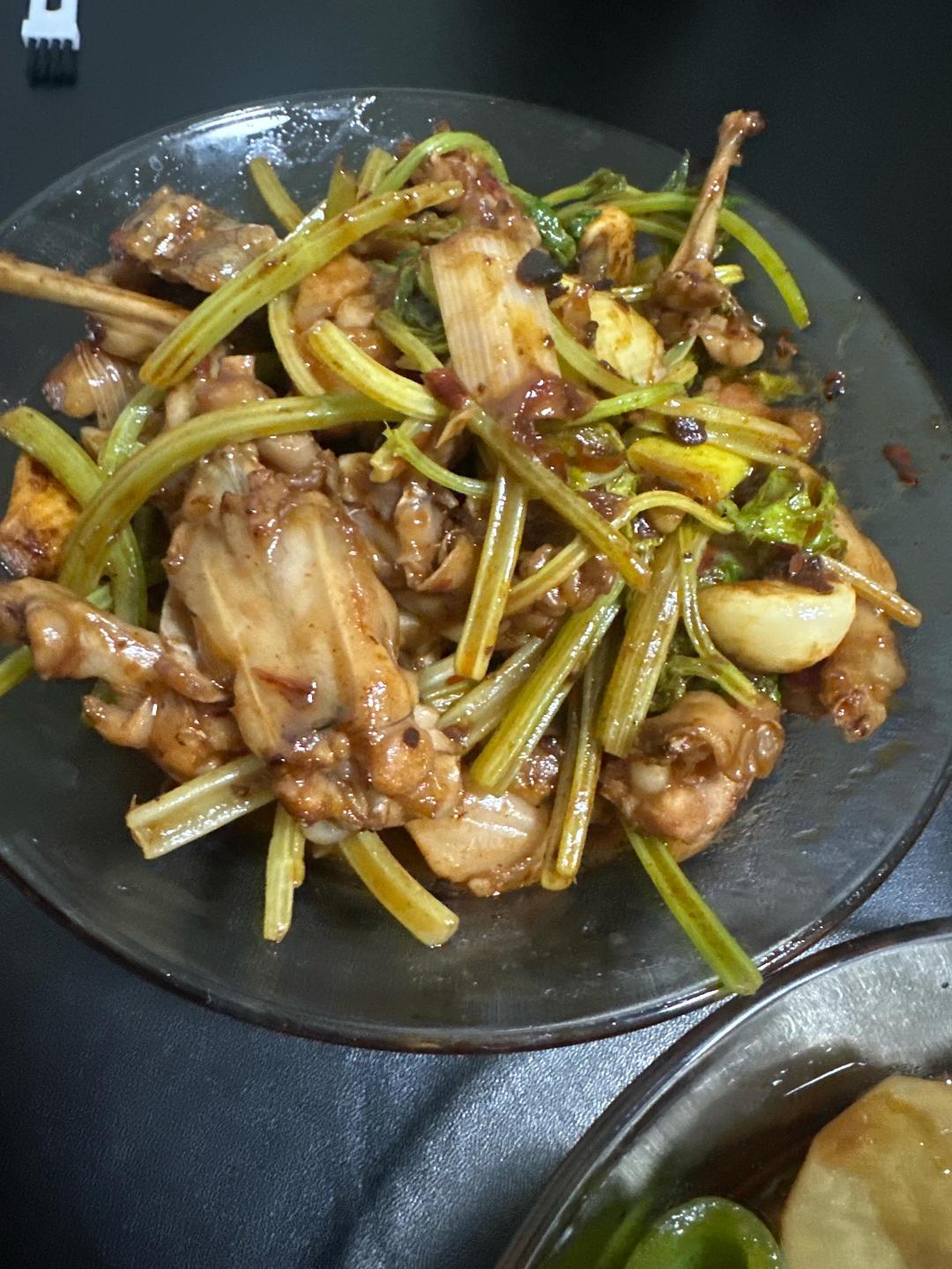 蒜香酱爆牛蛙