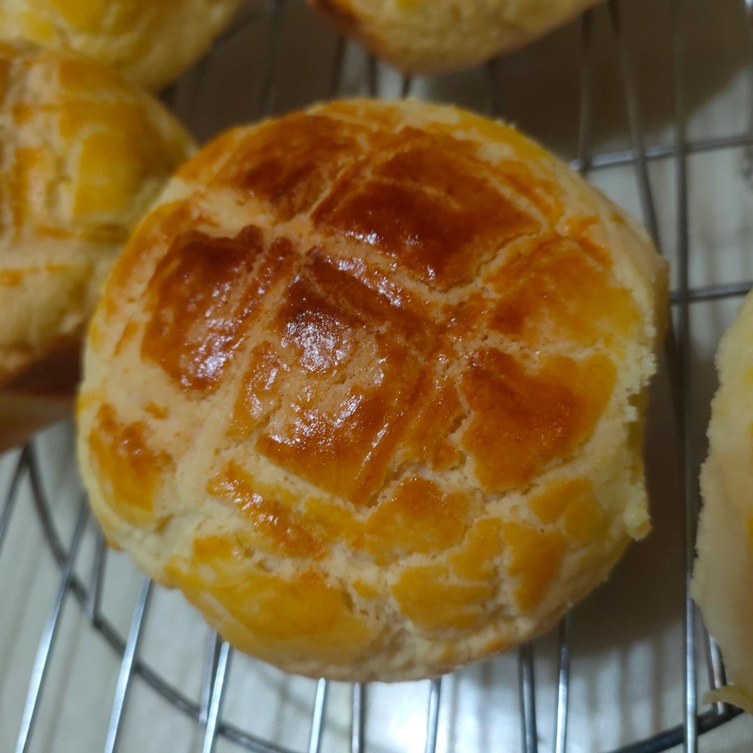 好吃到炸裂的港式菠萝包（附带制作酥皮的小视频）