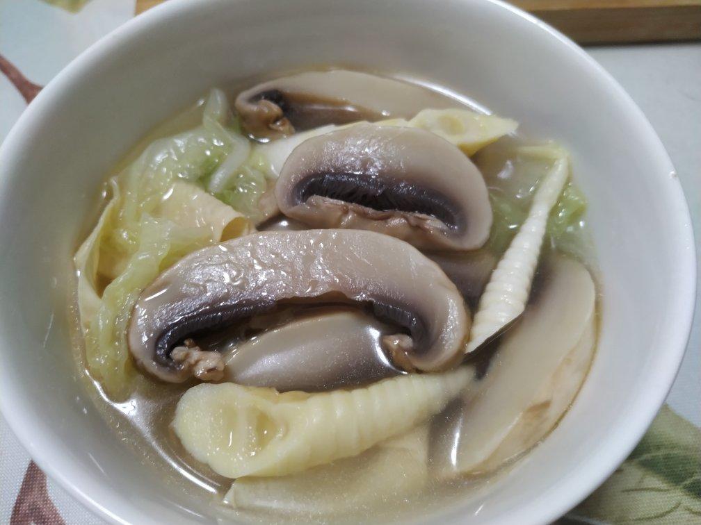 笋菇白菜豆皮汤