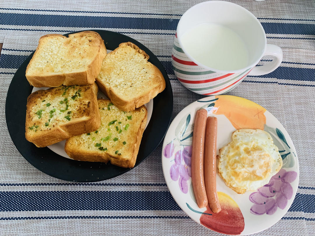 吃完还想啃手指的蒜香烤吐司面包