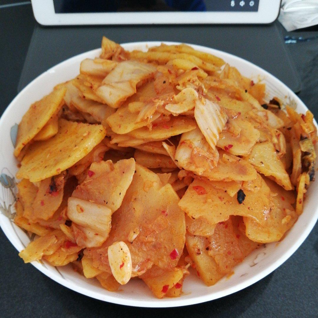 辣白菜炒土豆片