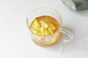 椰奶菠萝炖桃胶雪燕（小南瓜电炖杯食谱）的做法 步骤5
