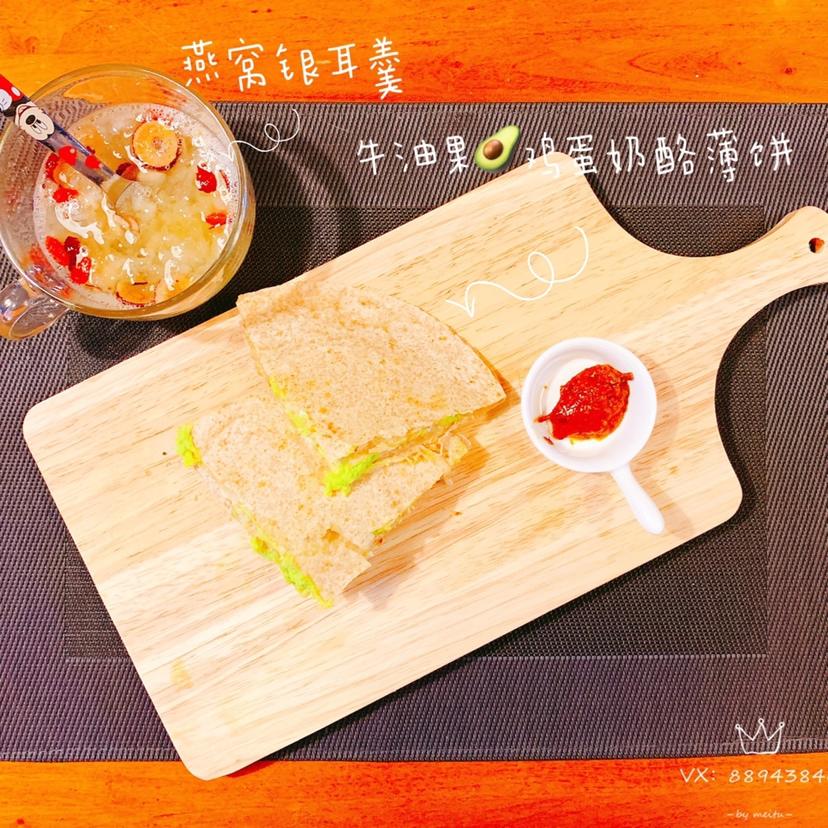 牛油果鸡蛋拉丝薄饼