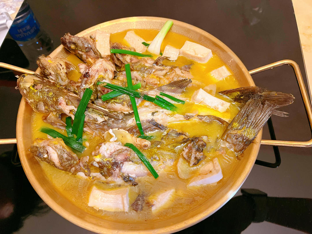 闷个黄骨鱼，黄丫头，黄鸭叫，家常简单味的！