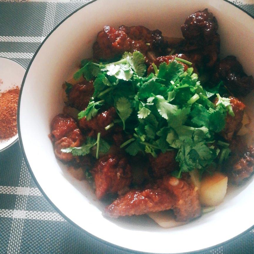 香酥排骨蒸土豆