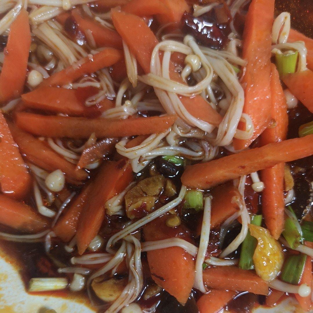 米饭杀手，好吃到舔盘的胡萝卜拌金针菇，10分钟就可以搞定