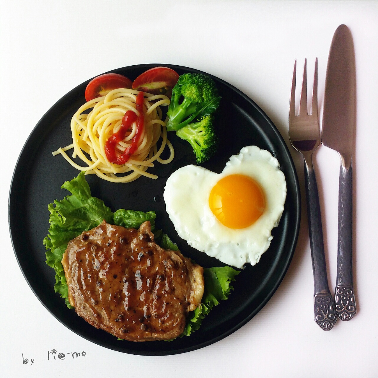 2015-08-21 19:58:20赞黑椒牛排牛排,橄榄油,盐,黑胡椒,蔬菜,水果摆盘