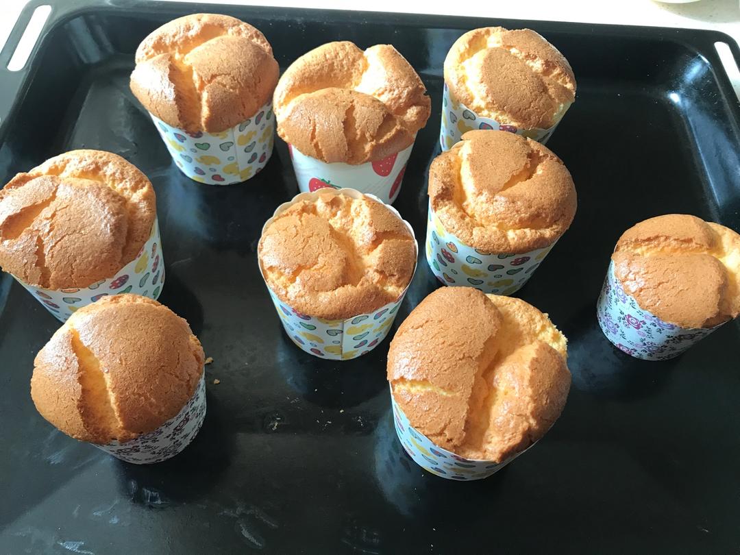 消耗淡奶油之作——淡奶油小蛋糕