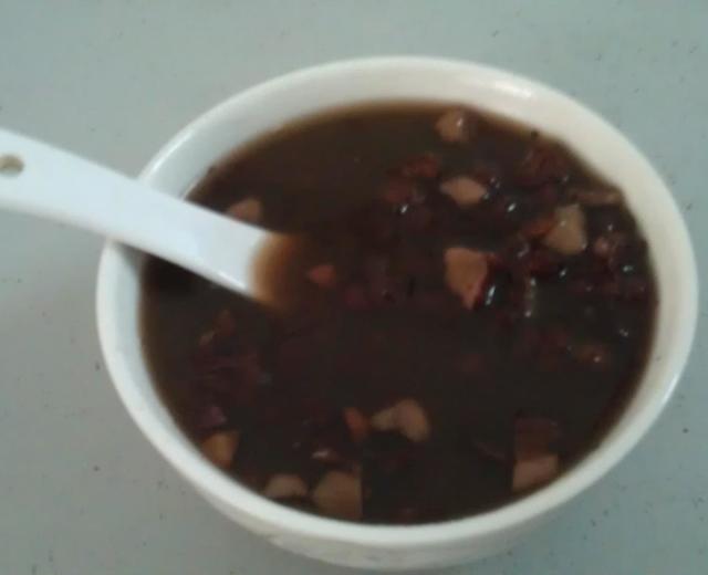 红豆核桃甜汤的做法