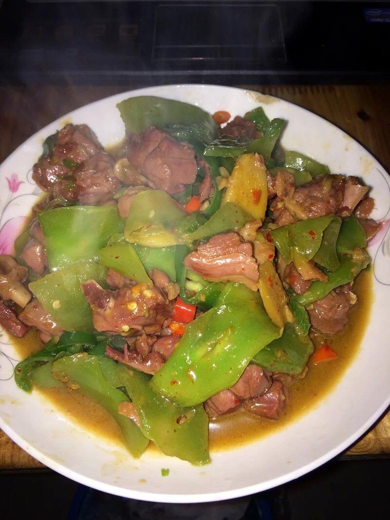 莴笋炒腊鸭腿的做法