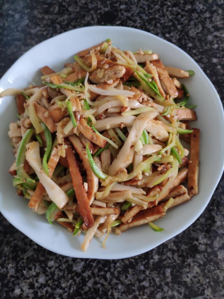 蚝油炒三丝(豆干，杏鲍菇，西葫芦)