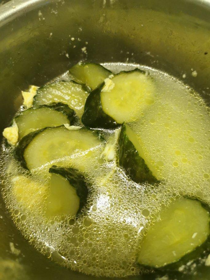 超鲜嫩好喝五分钟搞定黄瓜鸡蛋汤