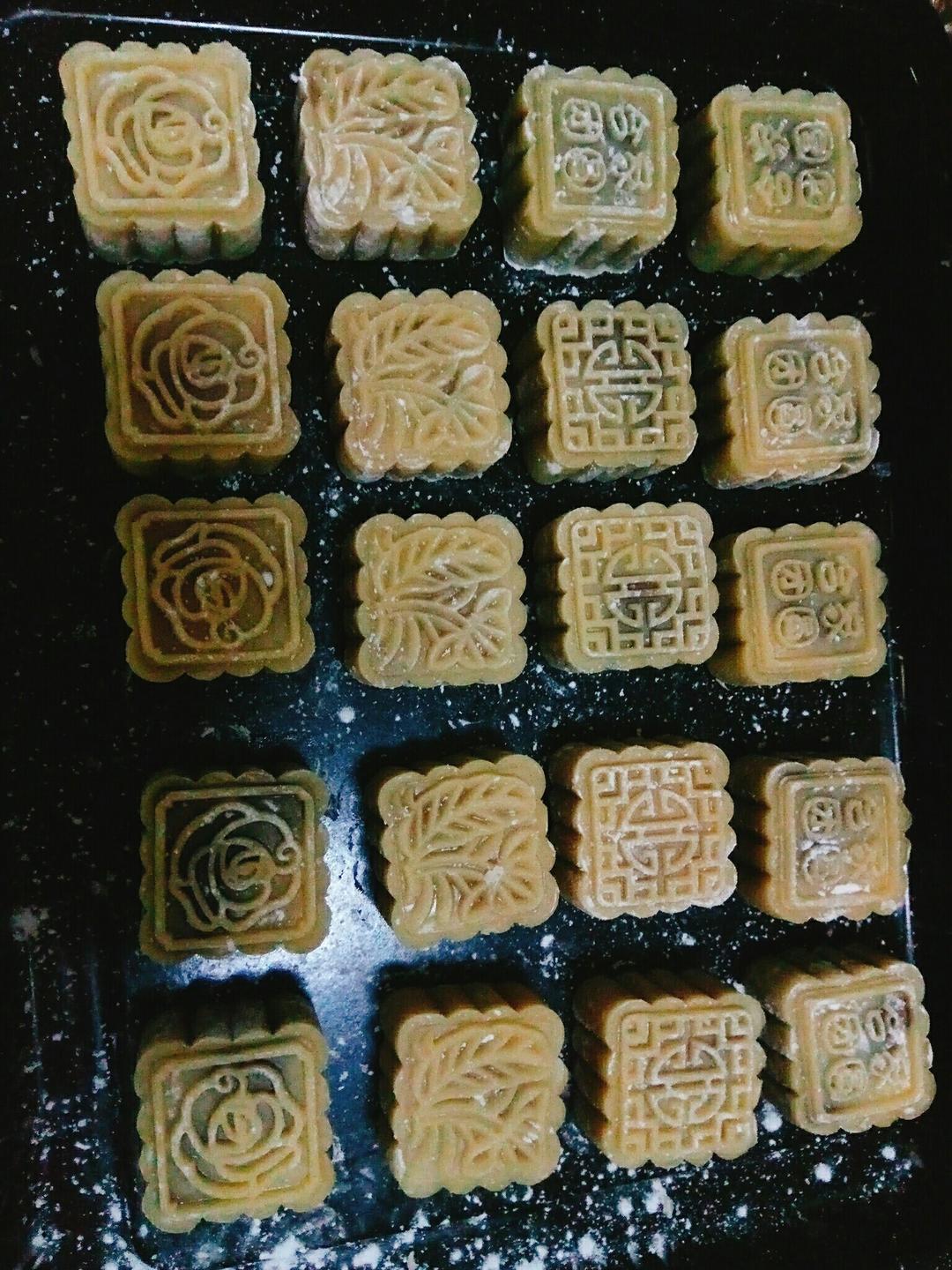 广式月饼—蛋黄莲蓉月饼