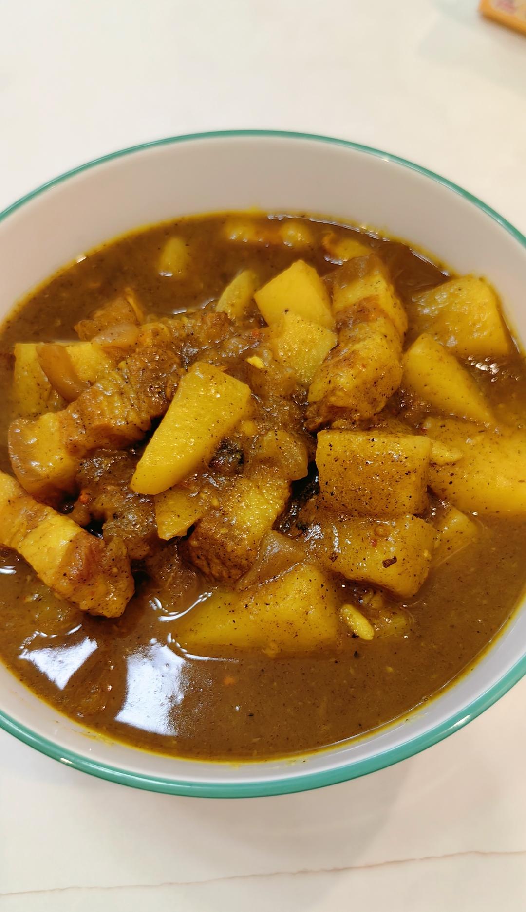 自制简单快手的咖喱土豆饭（消耗姜黄粉，可以不放油）