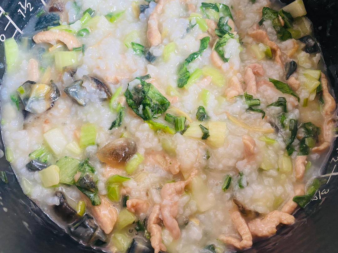 妈妈👩教我做的皮蛋瘦肉粥🥣简单快捷美味😋
