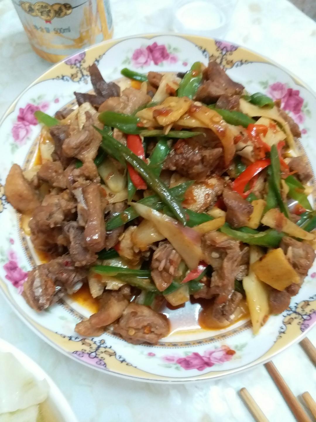子姜焖鸭煲